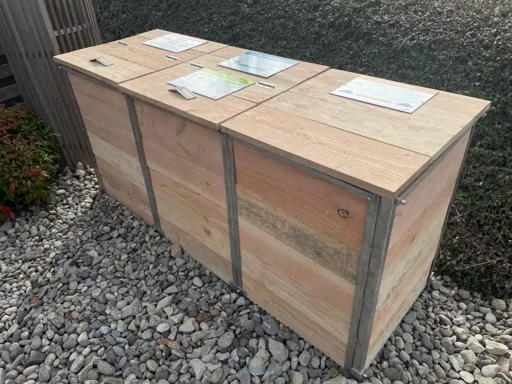 Composteur composé de 3 bacs