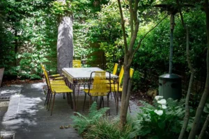 Jardin intimiste et sa végétation apportant fraicheur et détente