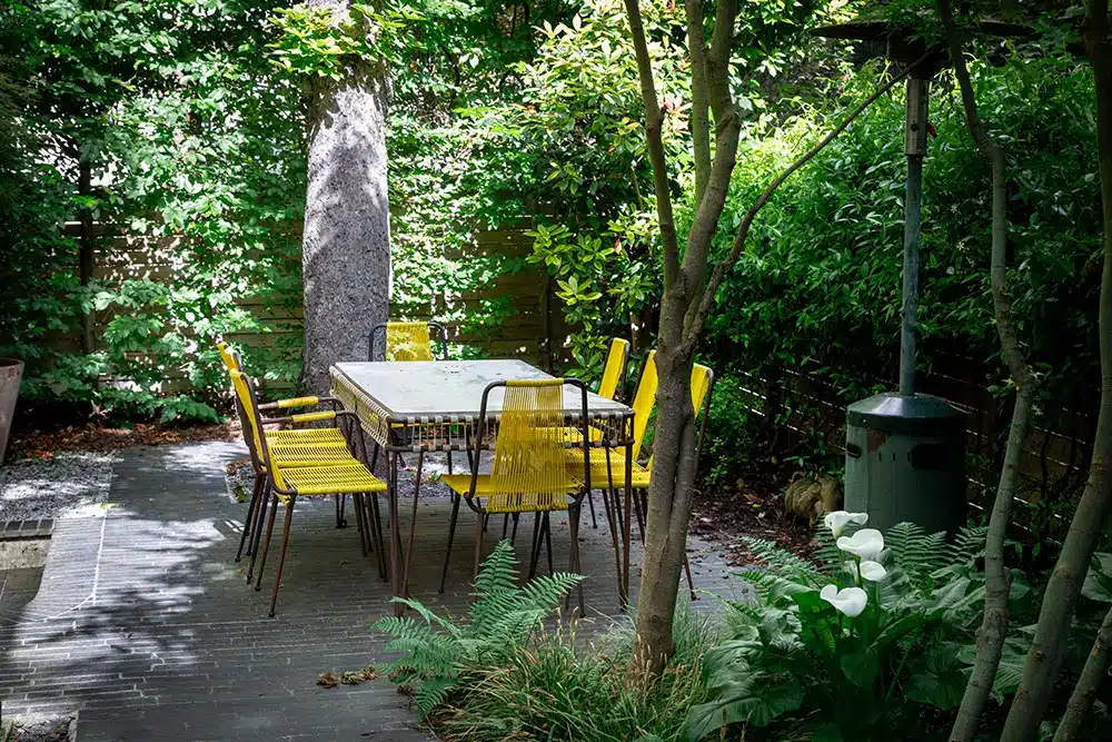 Jardin intimiste et sa végétation apportant fraicheur et détente