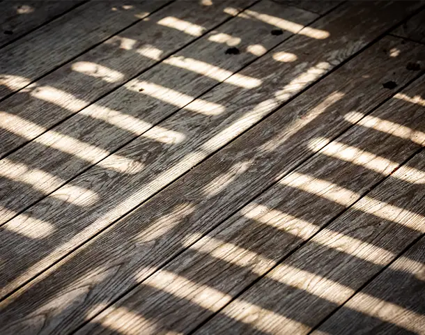 Terrasse bois ombre et lumière