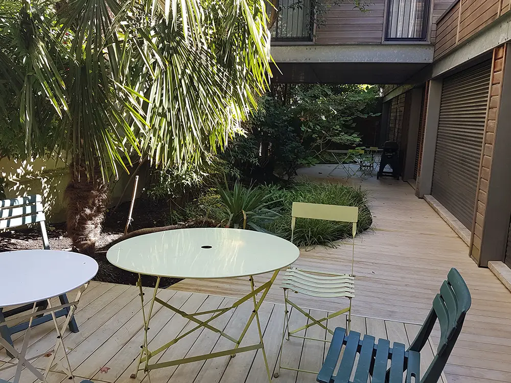 Terrasse bois sur 2 niveaux intégrant un tracé en courbe
