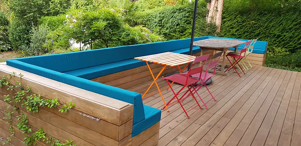 Terrasse bois et sa banquette en bois sur mesure