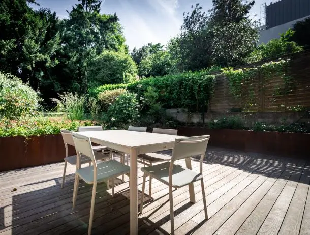Terrasse bois et ses murets en acier corten